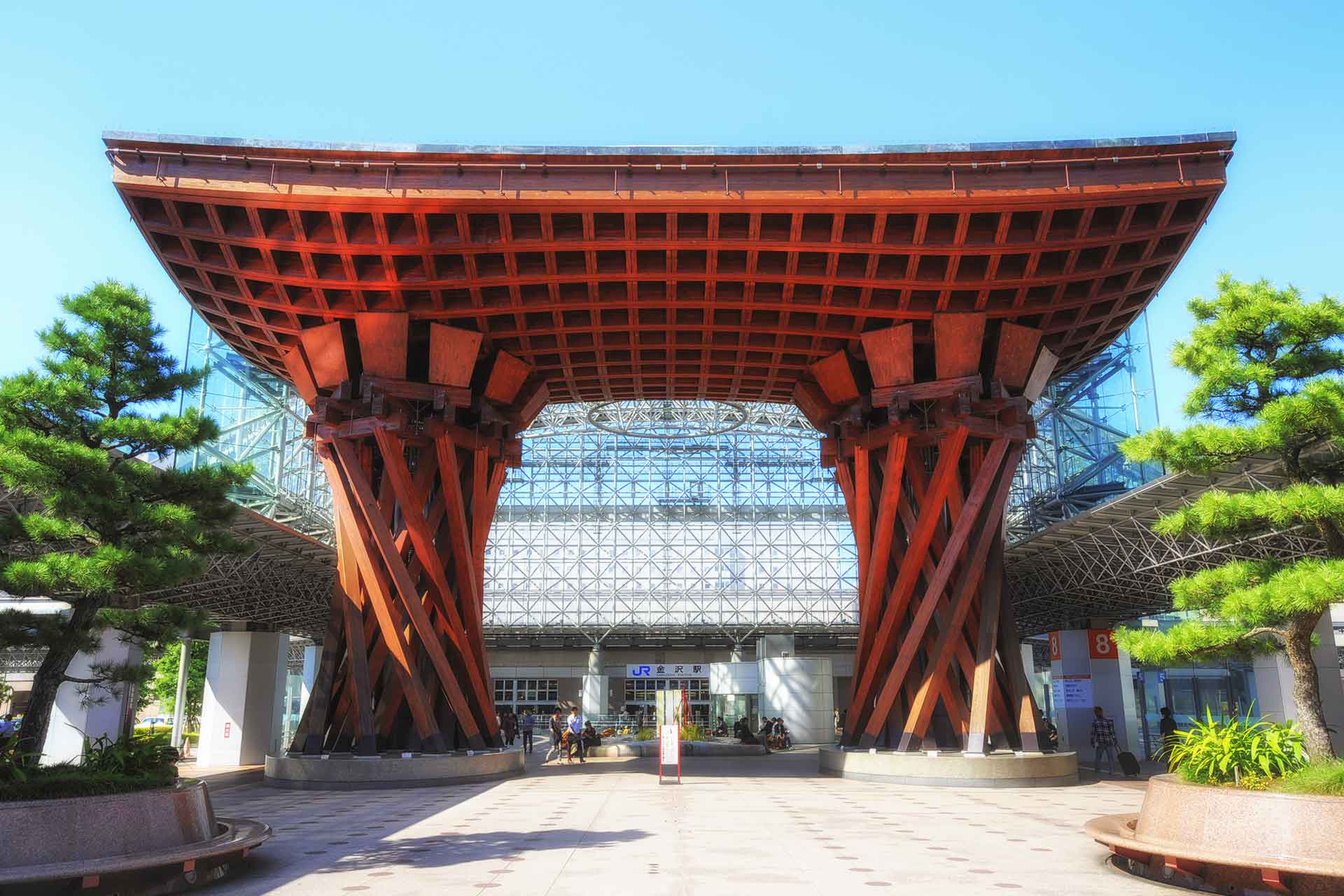 Kanazawa station Tsuzumi-Mon